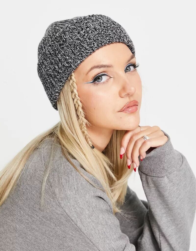 

Серая меланжевая шапка крупной вязки Weekday Candice