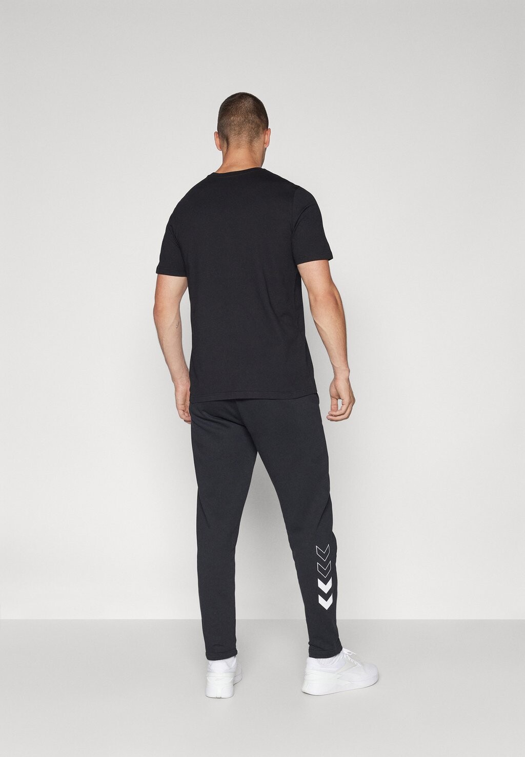 

Спортивные брюки ELEMENTAL TAPERED PANTS Hummel, черный