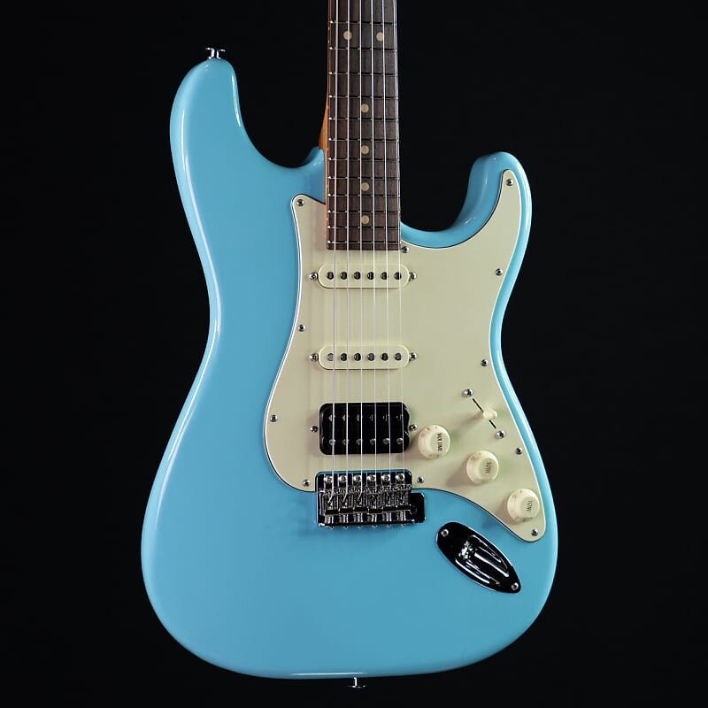 

Электрогитара Suhr Classic S Vintage LE HSS - Daphne Blue #1763