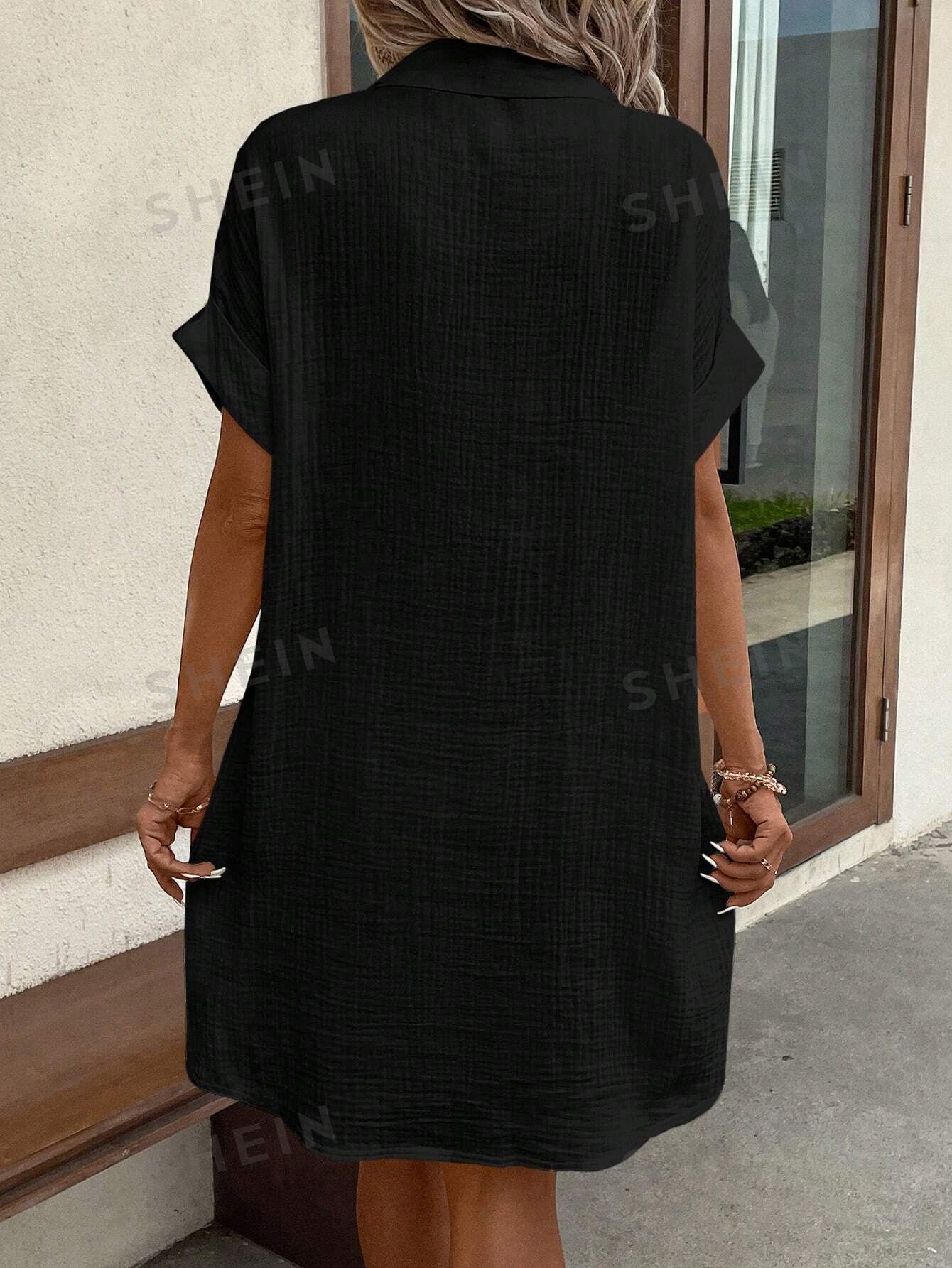 цена SHEIN LUNE Женское простое и удобное платье-туника свободного кроя с текстурным происхождением и двойными накладными карманами, черный