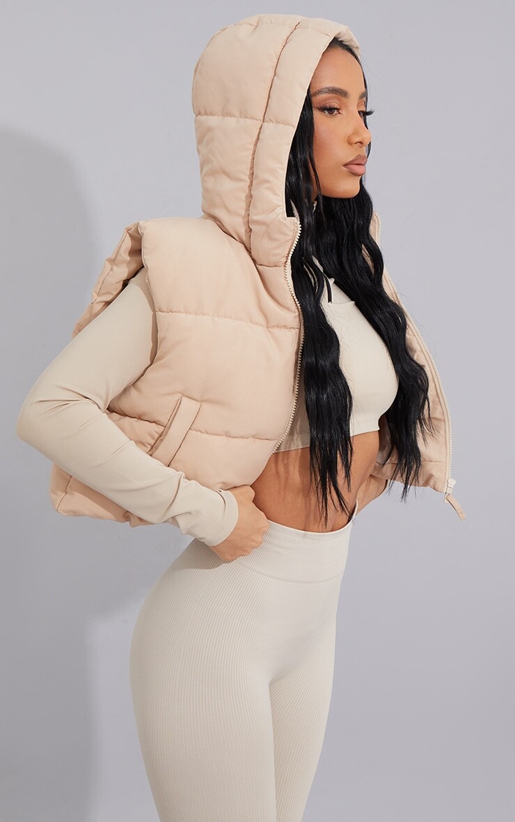 

PrettyLittleThing Укороченный жилет Stone с капюшоном