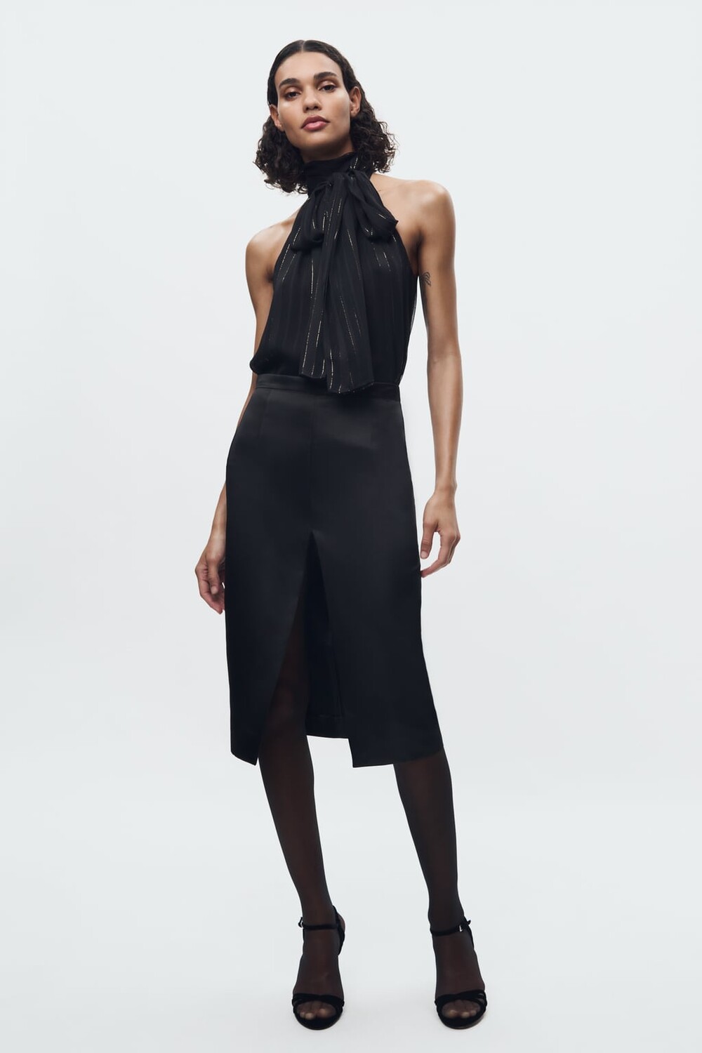 

Топ из металлизированной нити с бантиком ZARA, черный