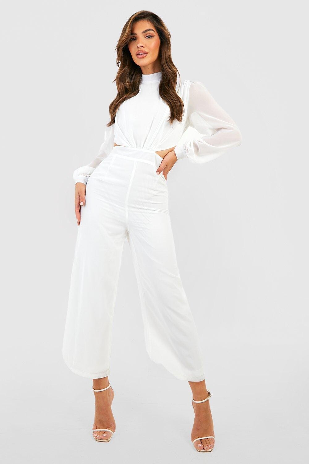 

Шифоновый комбинезон-кюлот с вырезами Boohoo, слоновая кость