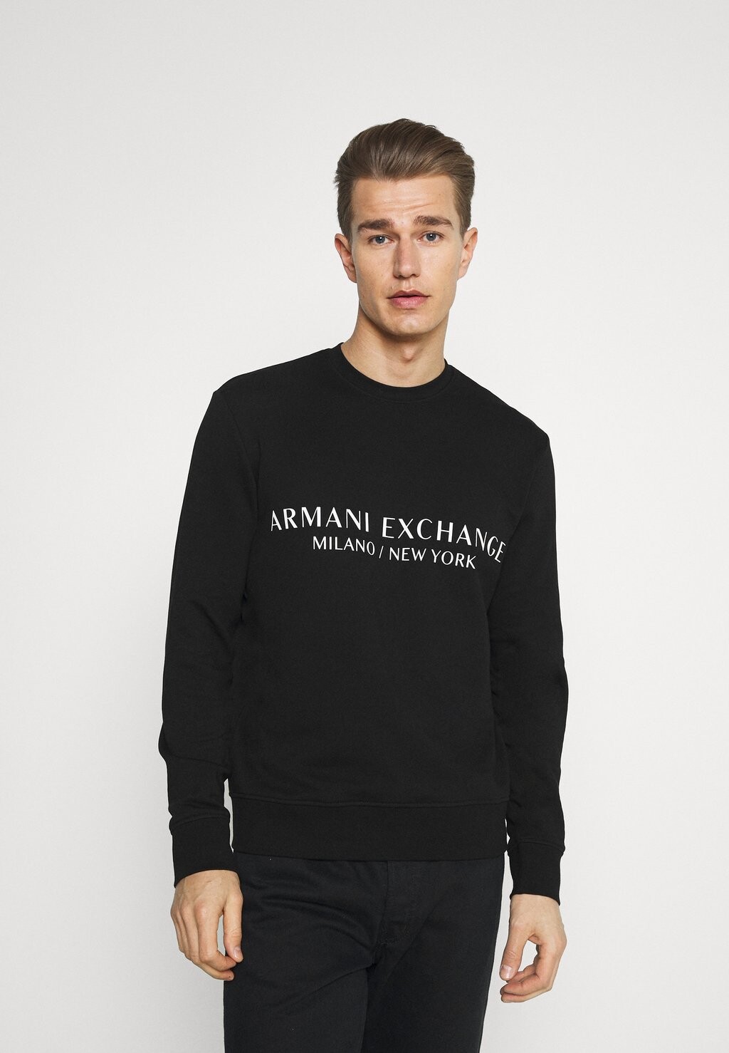 

Толстовка Armani Exchange, черный
