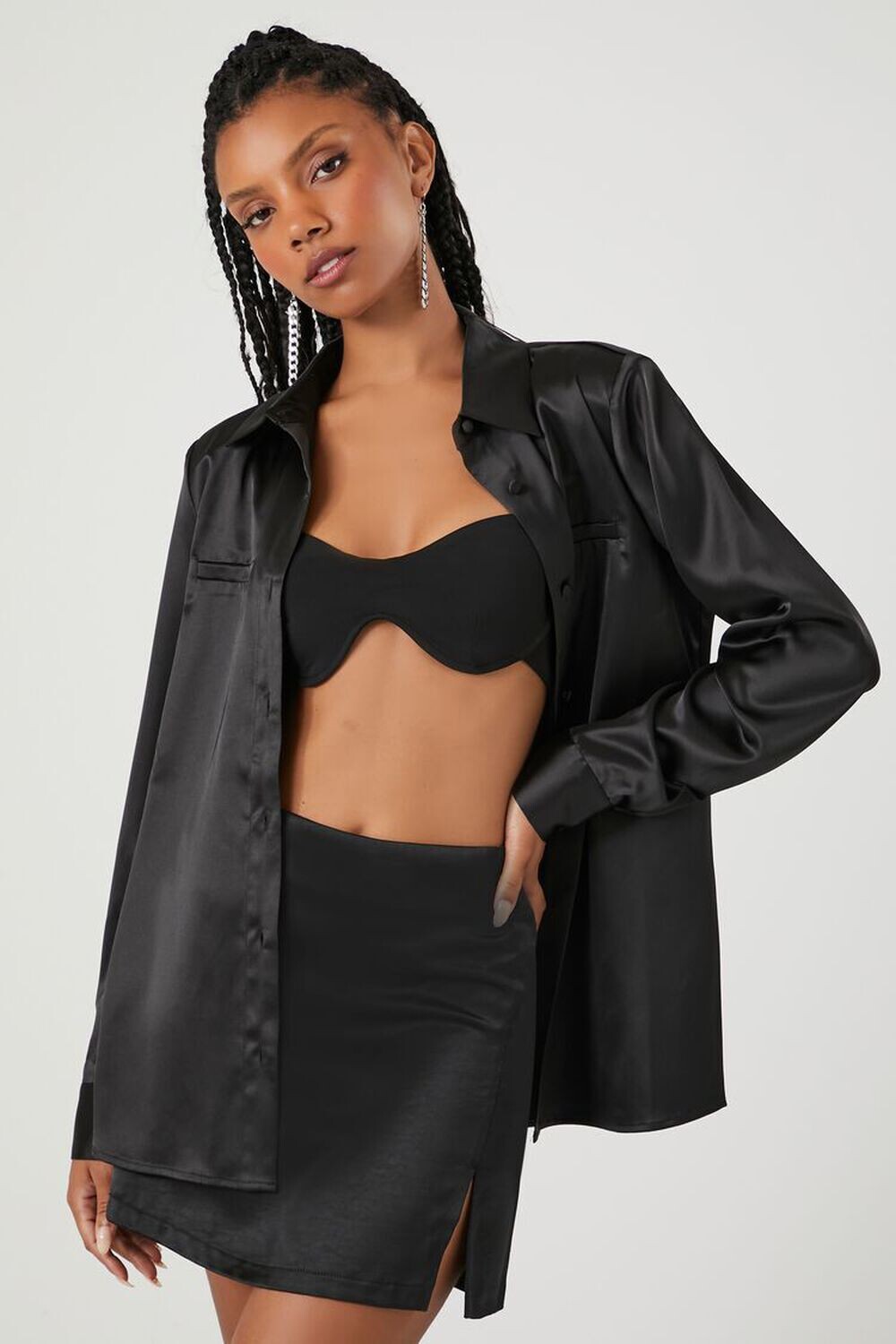 

Атласная рубашка на пуговицах спереди Forever 21, черный