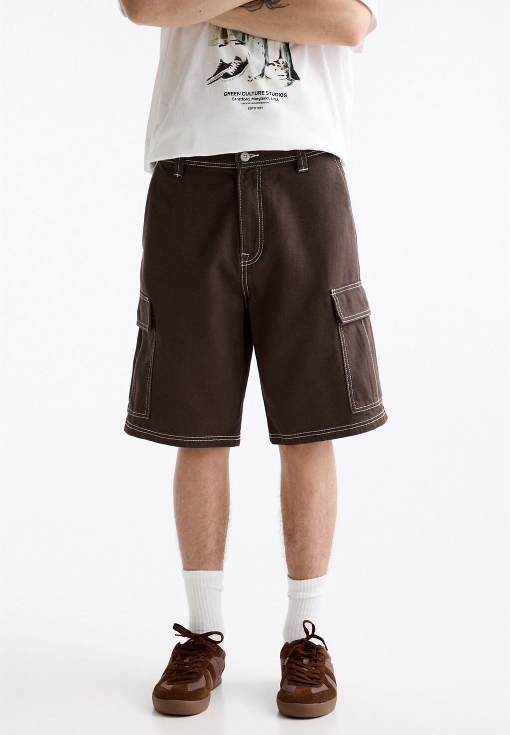 

Шорты WITH CONTRAST SEAMS BERMUDA PULL&BEAR, коричневый