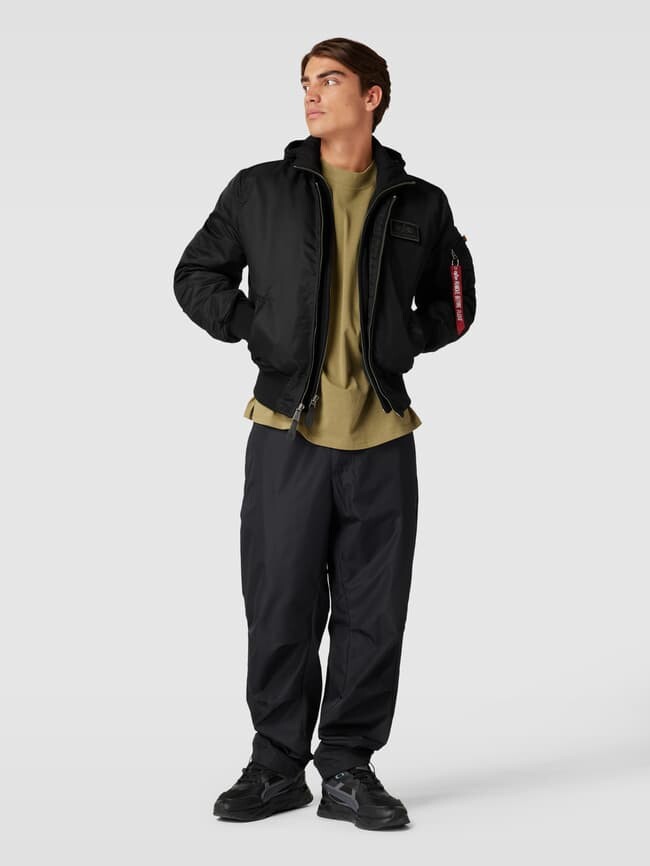 

Бомбер с капюшоном Alpha Industries, черный