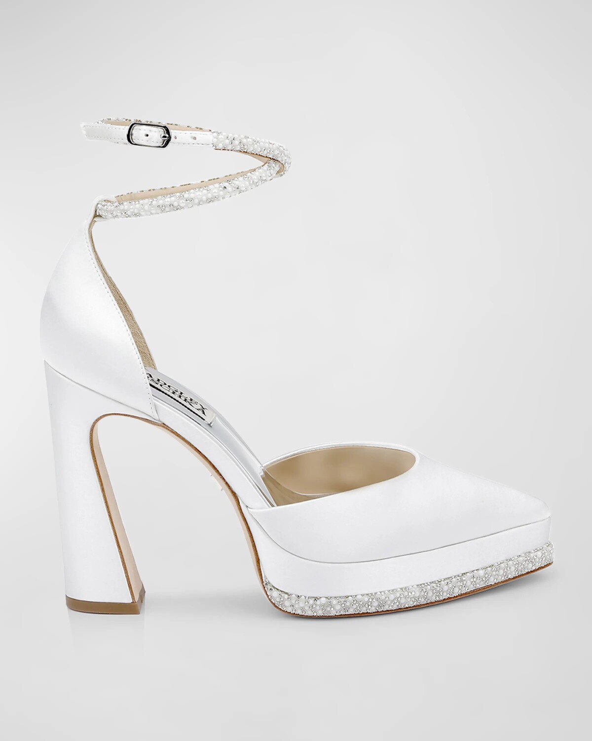 

Атласные коктейльные туфли Eliana с украшением Badgley Mischka, цвет Soft White
