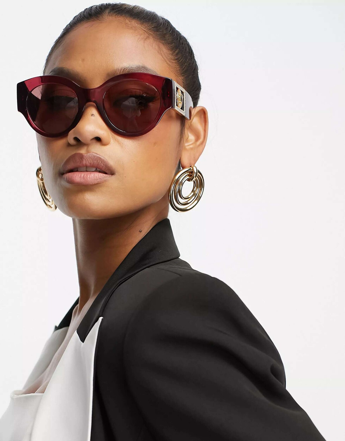 

Огромные круглые солнцезащитные очки Versace красного цвета