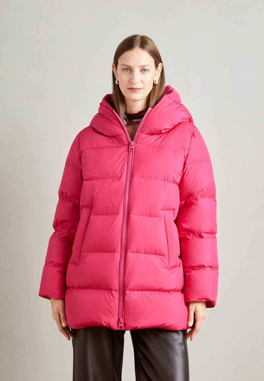 

Пуховик Jacket Middle Length Fixed Hood Welt Pockets Marc O'Polo, цвет vibrant pink