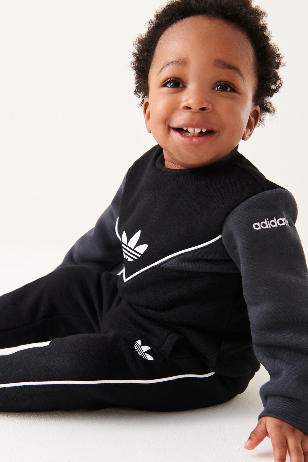 

Черный комплект adidas Originals с круглым вырезом adidas originals, черный