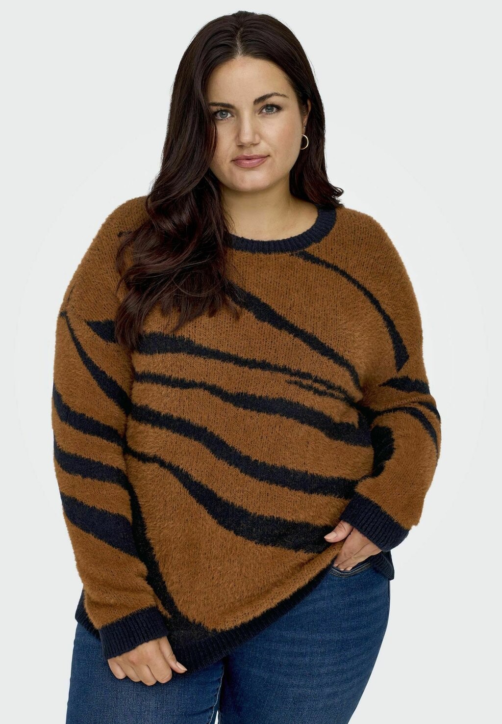 

Свитшот ONLY Carmakoma CURVY GEMUSTERTER, цвет Cathay Spice
