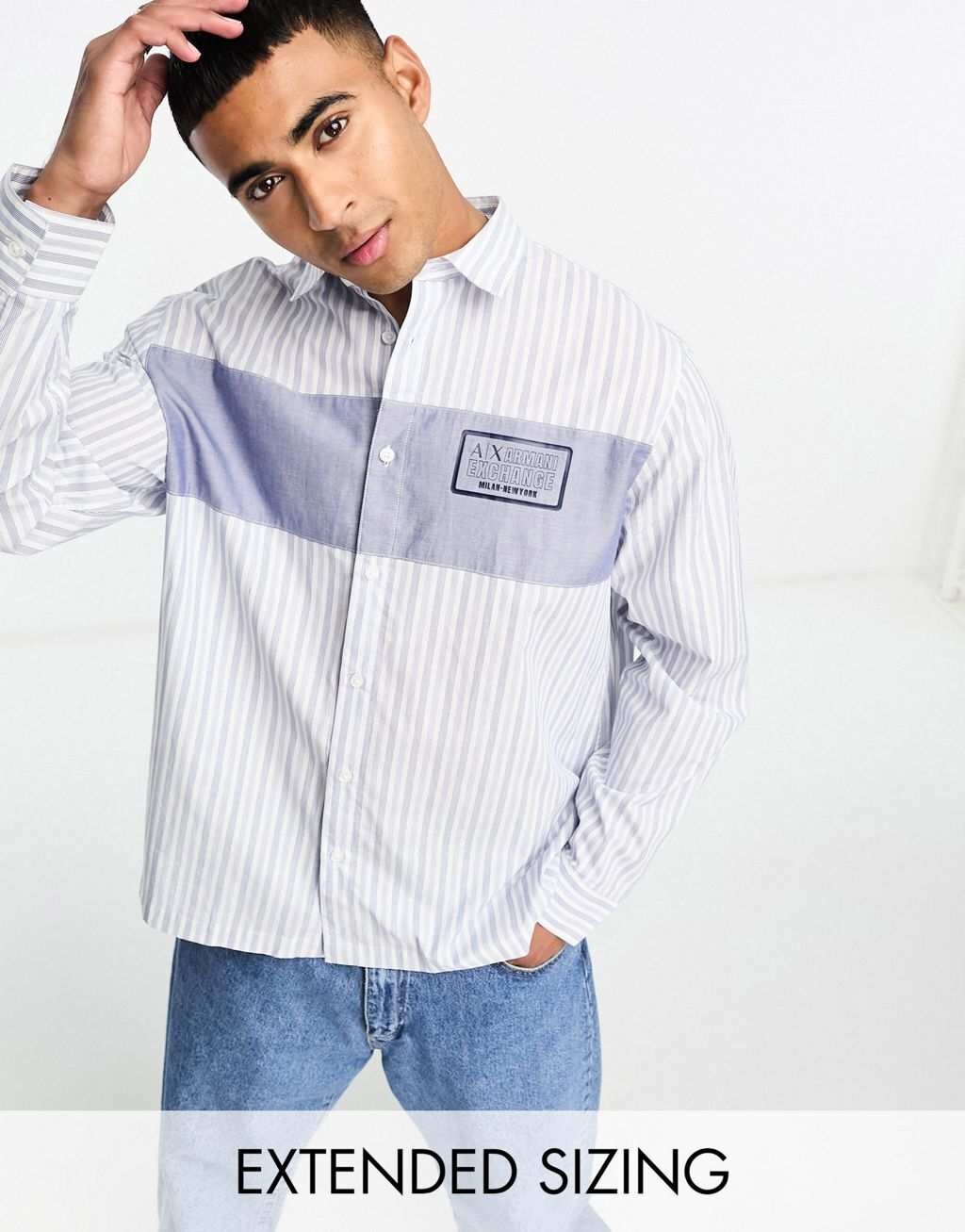 

Бело-синяя полосатая рубашка с длинными рукавами и логотипом Armani Exchange