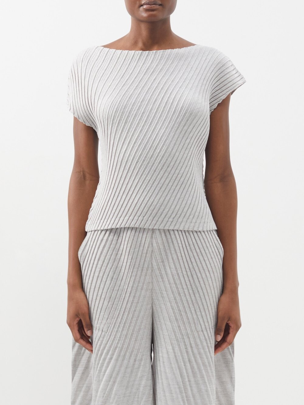 

Асимметричный топ с техническими складками Issey Miyake, серый