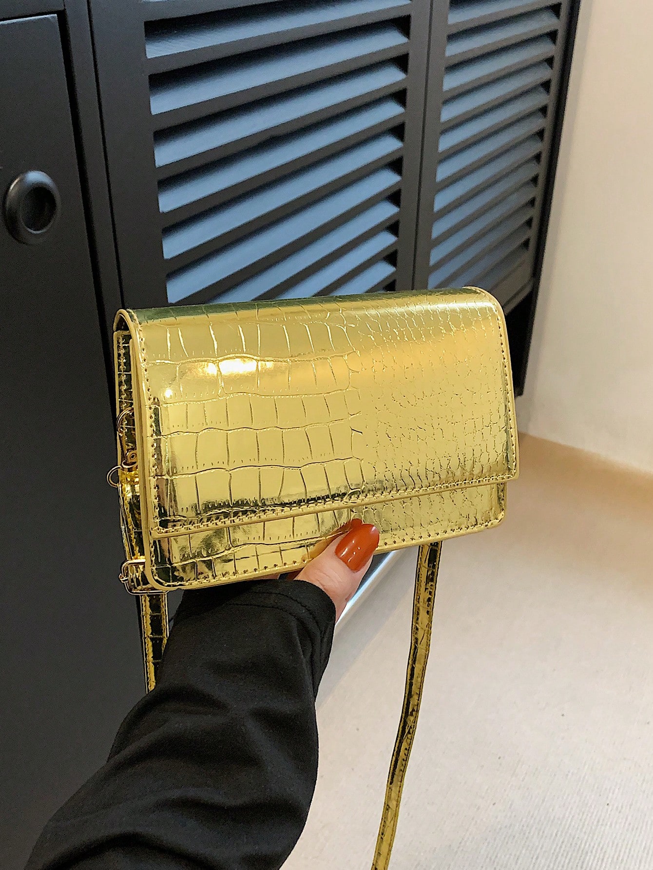 Миниатюрная квадратная сумка с тиснением под крокодиловую кожу металлик, золото