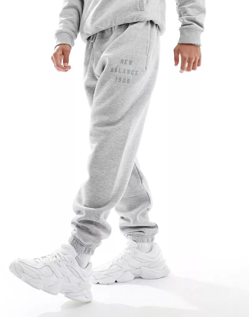 

Серые флисовые джоггеры для студентов New Balance Iconic, Серый