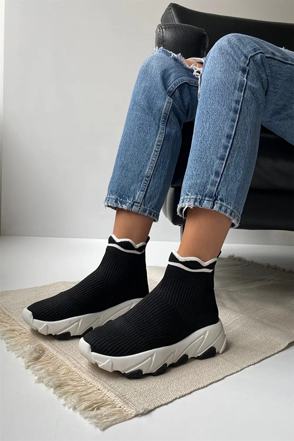 

Ботинки женские из трикотажа ЧЕРНЫЕ БЕЛЫЕ Mupa Shoes