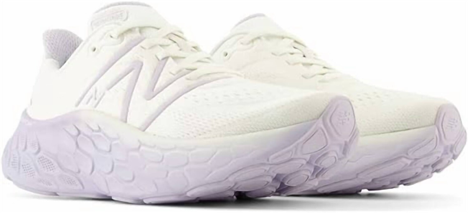 

Женские кроссовки New Balance Fresh Foam X More V4 (ширина B) цвета морской соли/серо-фиолетового цвета