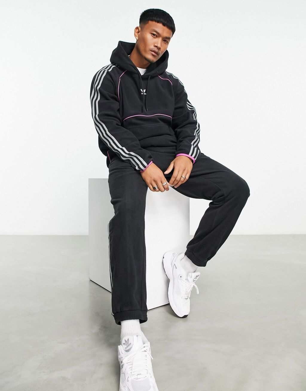 

Черная худи adidas Originals SPRT