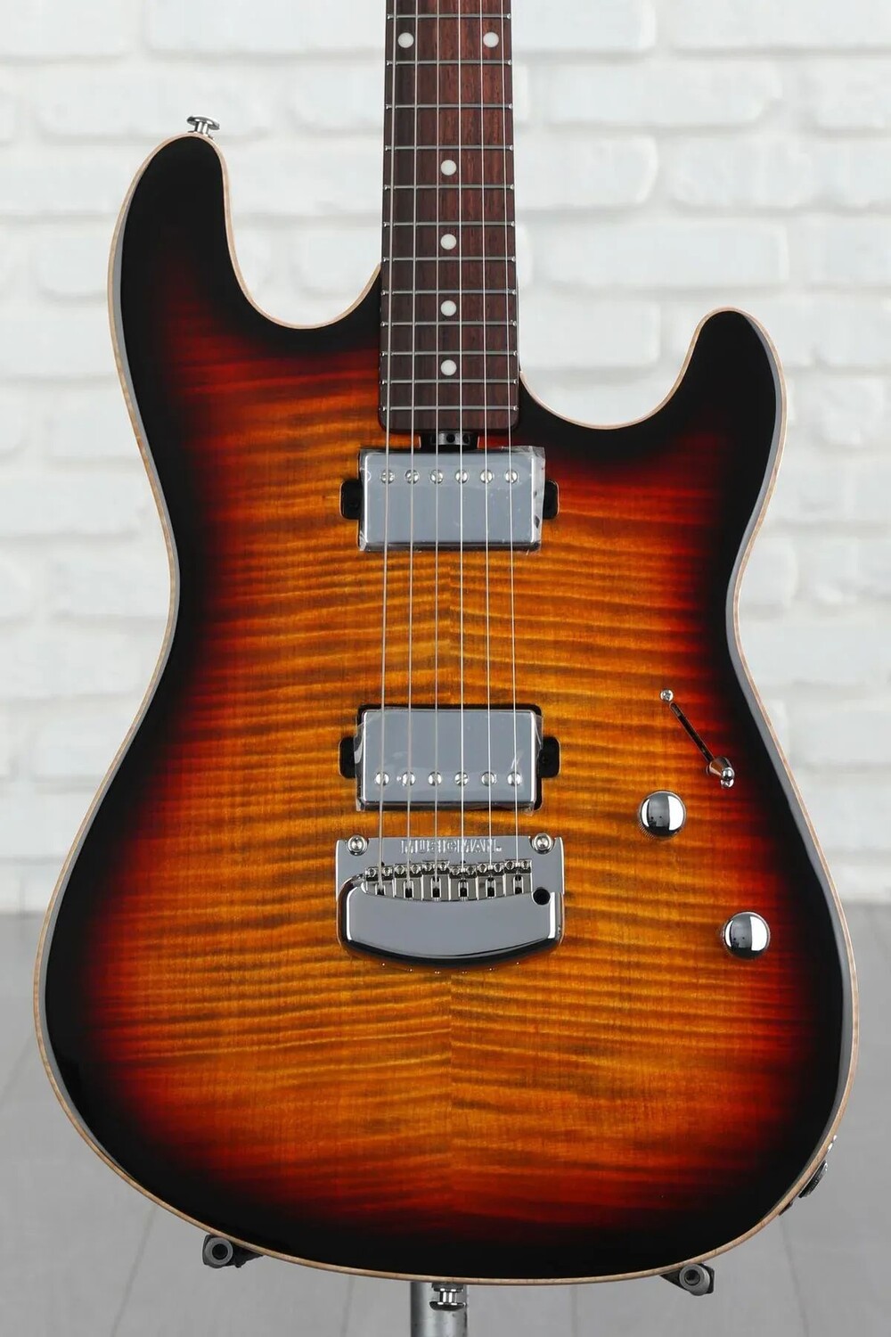 

Эрни Болл Music Man Sabre - Boujee Burst