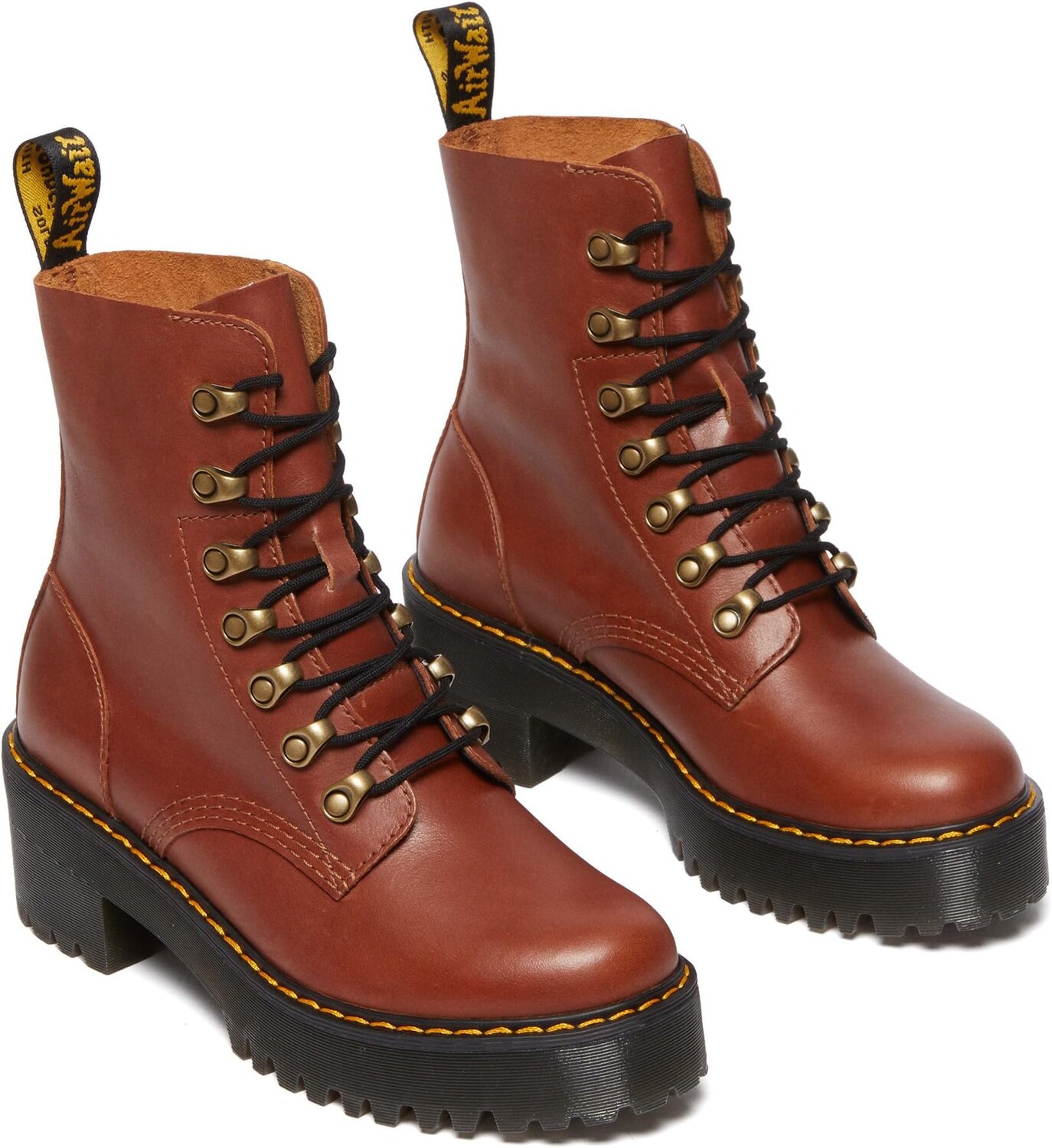 

Ботинки на шнуровке Leona Dr. Martens, цвет Saddle Tan