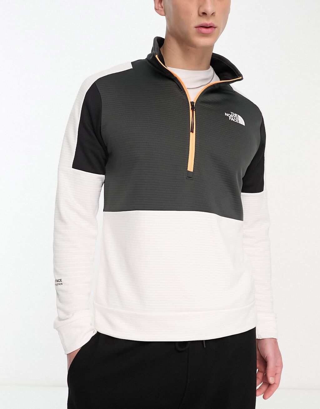 

Черные и серые флисовые кроссовки с застежкой-молнией 1/4 The North Face Training Mountain Athletic