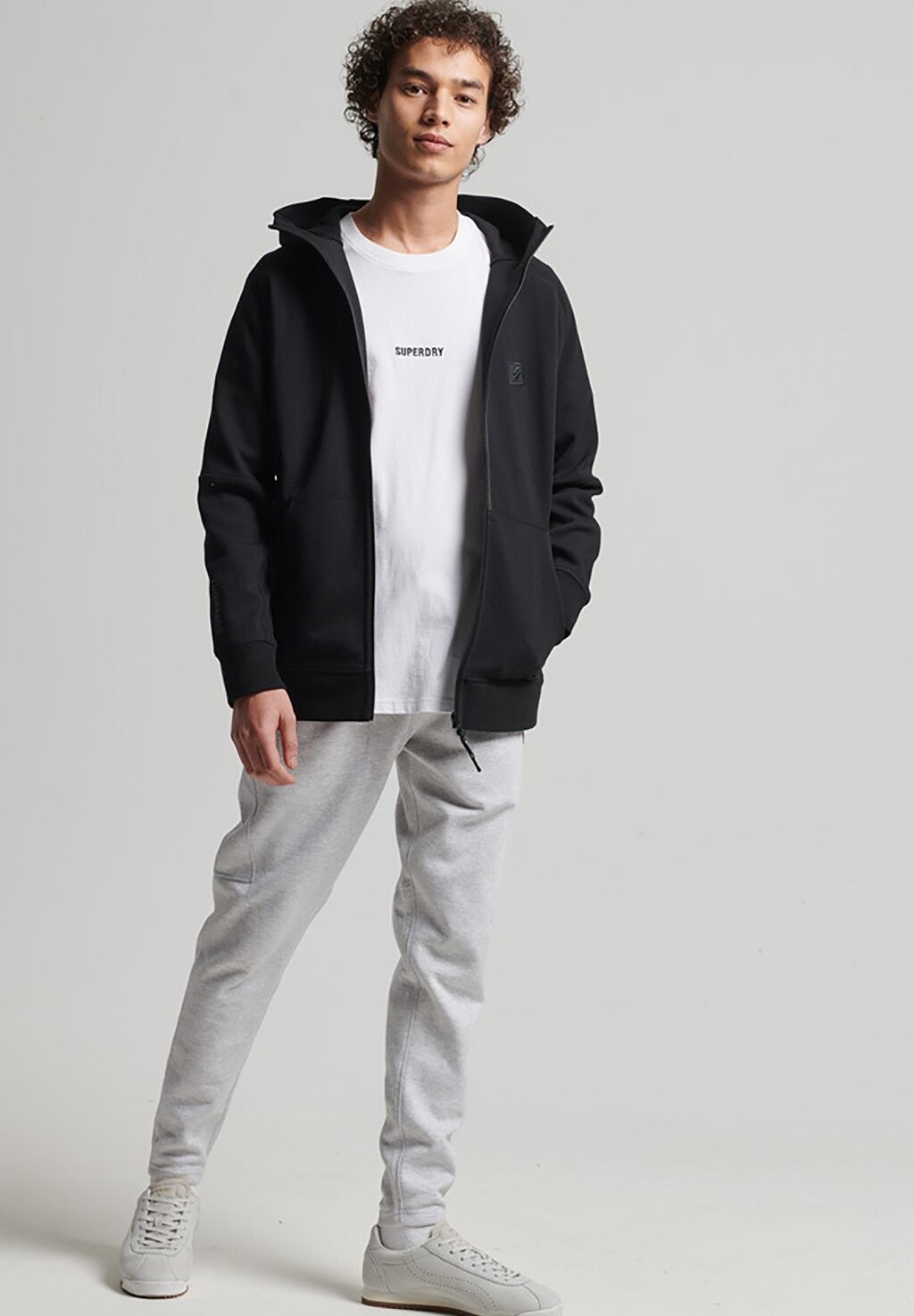 

Толстовка на молнии Superdry, черный