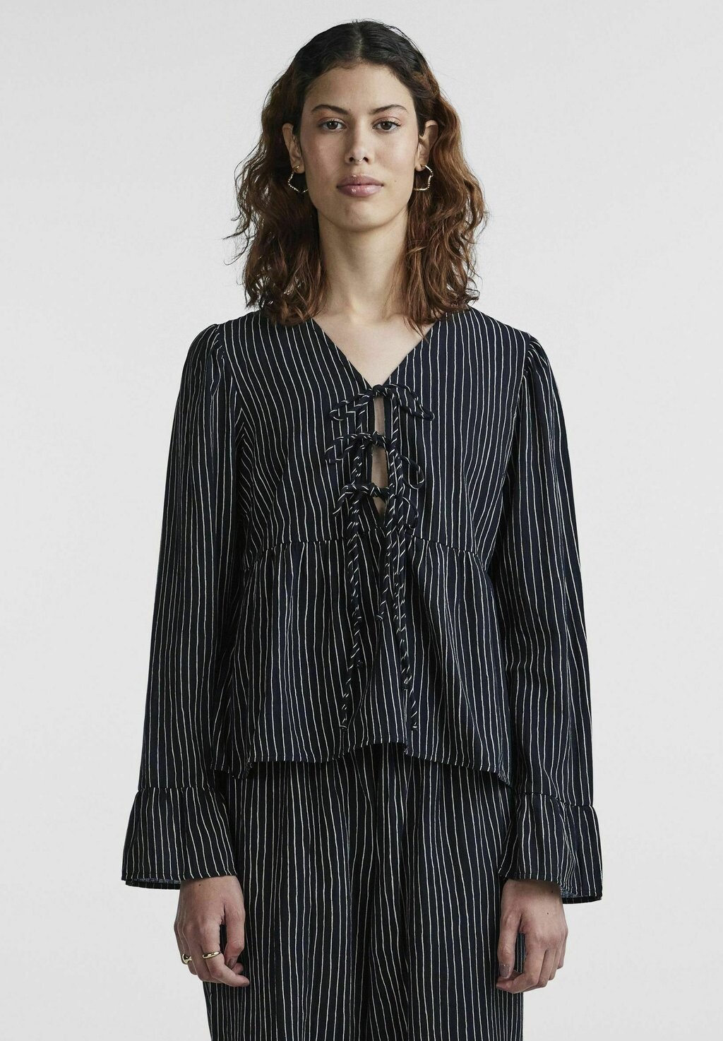 

Блузка Pieces, цвет black