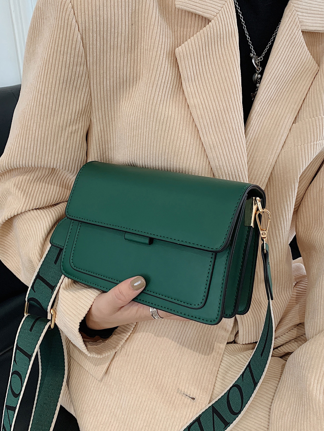 Модная простая сумка через плечо с широким ремешком (с произвольной боковой металлической пряжкой), темно-зеленый