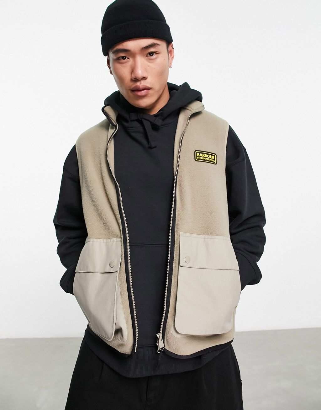 

Бежевый флисовый жилет Barbour International Oak