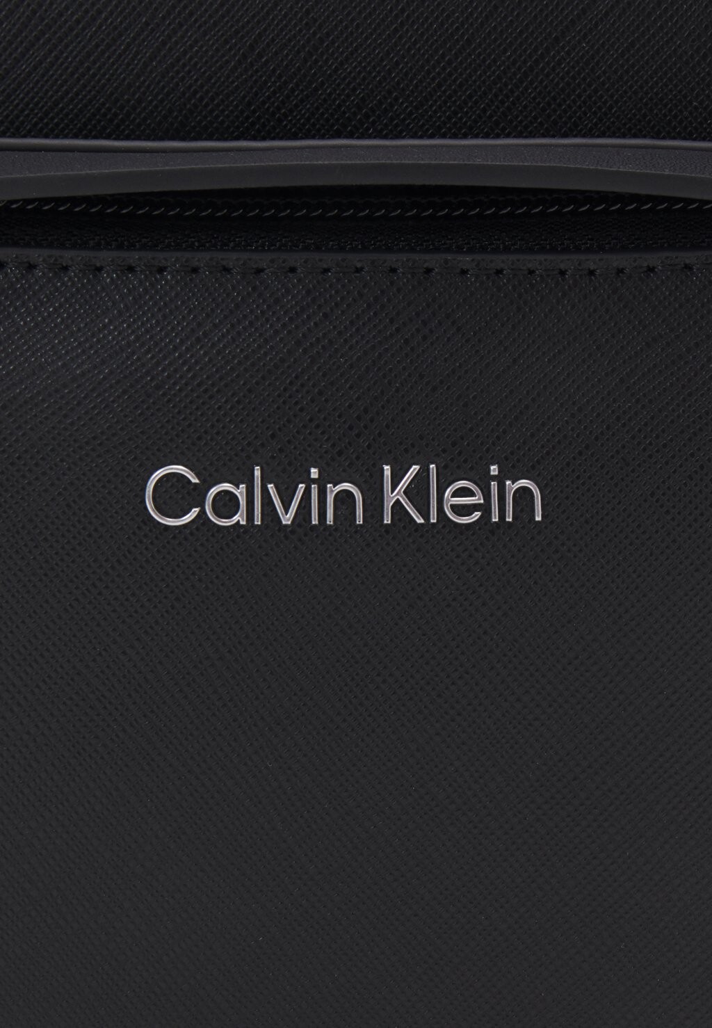 

Сумка через плечо Must Reporter S Calvin Klein, черная