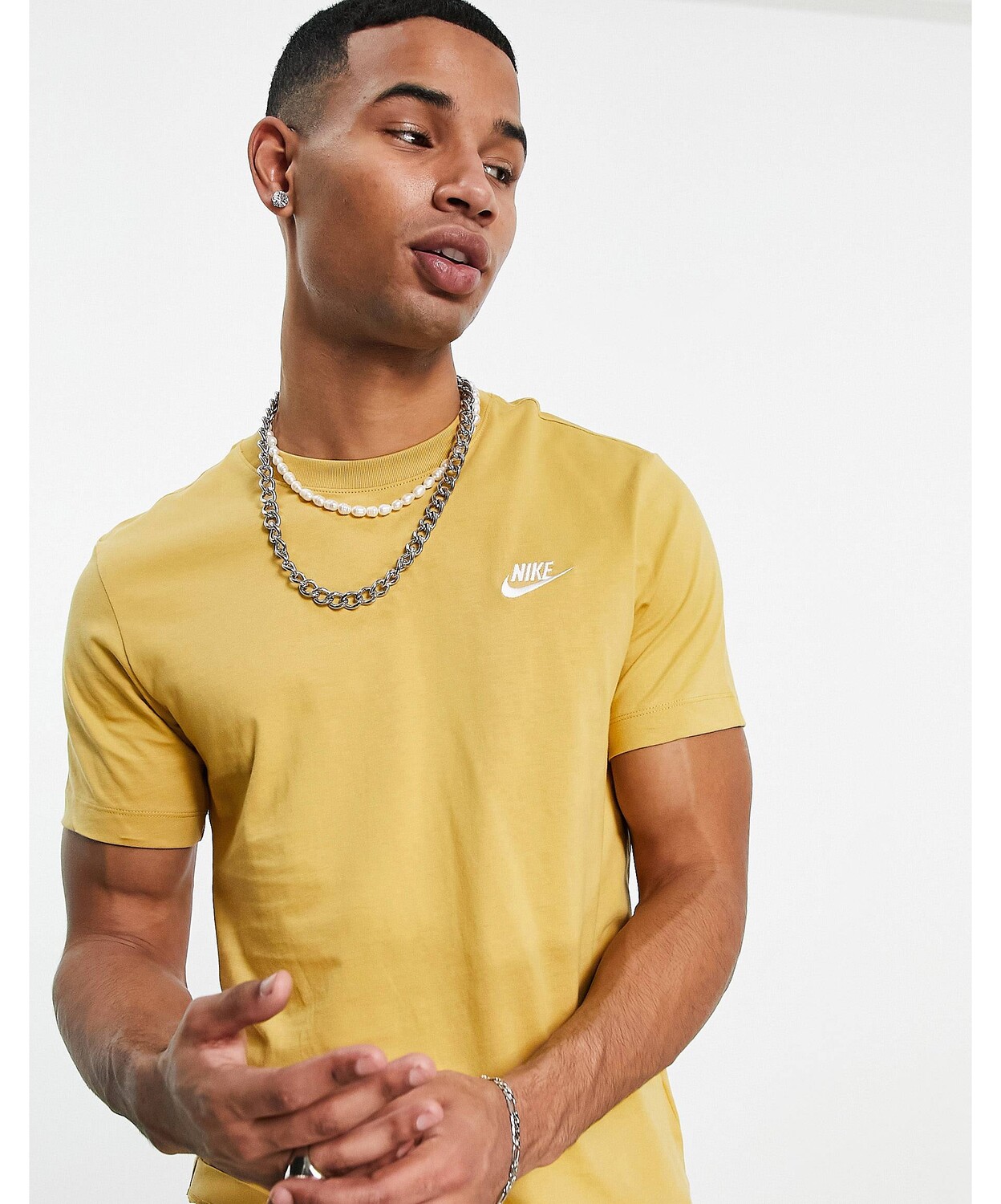 

Желтая футболка Nike Club, Желтый
