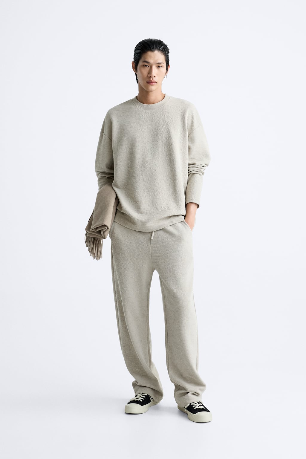 

Текстурированная толстовка ZARA, серый