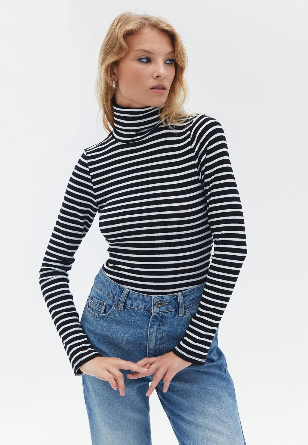 

Топ с длинными рукавами TURTLENECK OXXO, цвет ice milk black