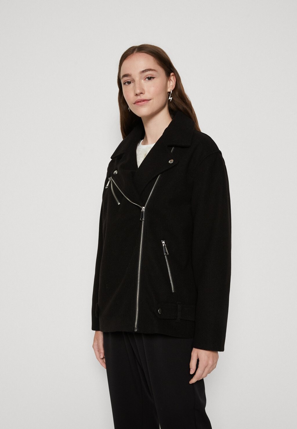 

Легкая куртка Vero Moda, черный