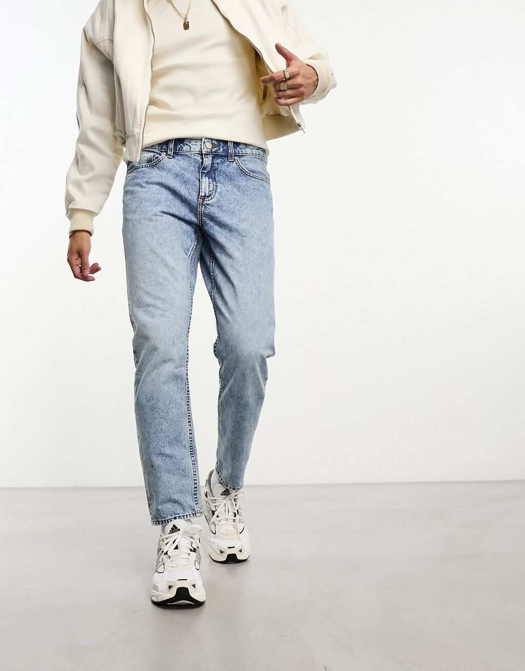 

Классические синие жесткие джинсы средней степени стирки ASOS DESIGN