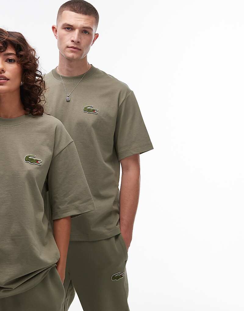 

Футболка цвета хаки с фирменным логотипом Lacoste