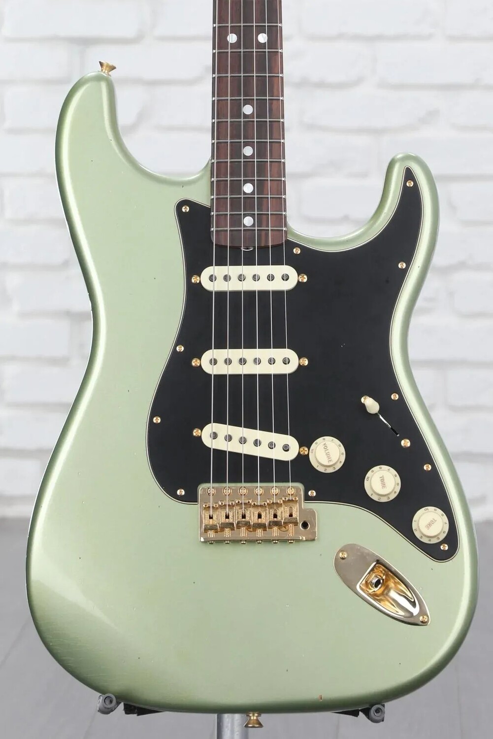 

Новая ограниченная серия Fender Custom Shop '65 Dual-Mag Strat Journeyman Relic - электрогитара Aged Sage Green Metallic
