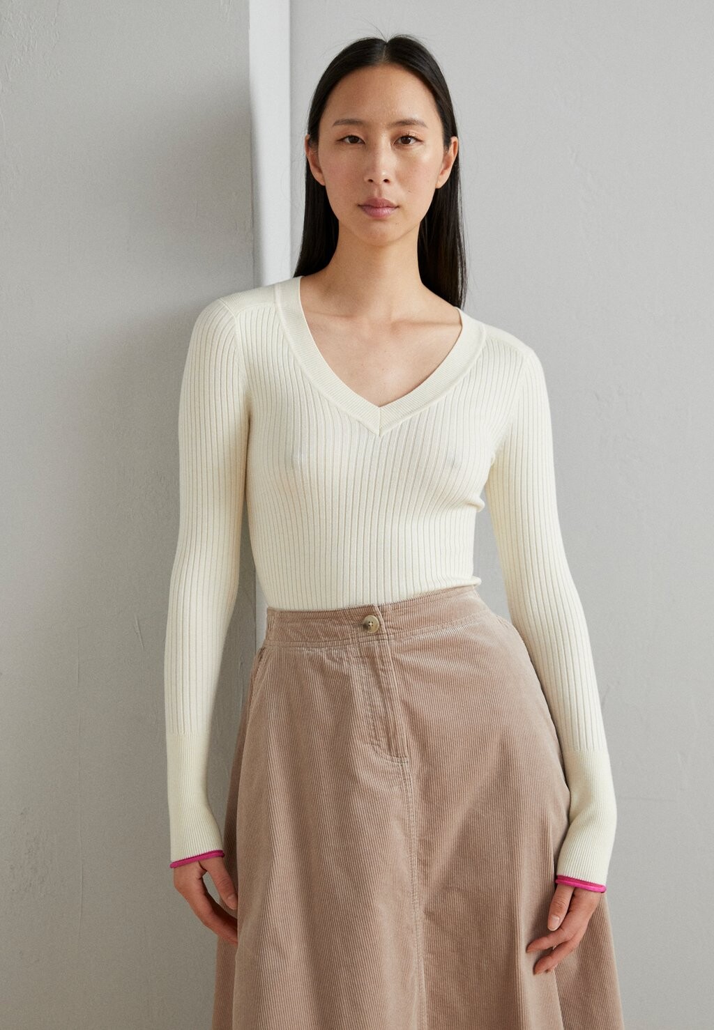 

Свитшот Scotch & Soda SKINNY V NECK, экрю-меланж