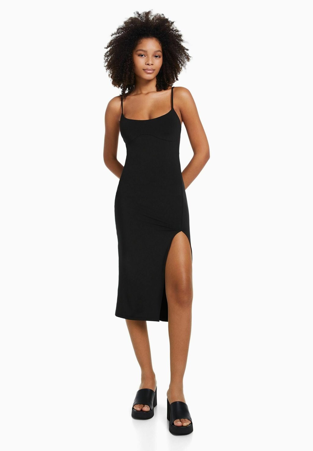 

Платье-футляр Bershka, черный