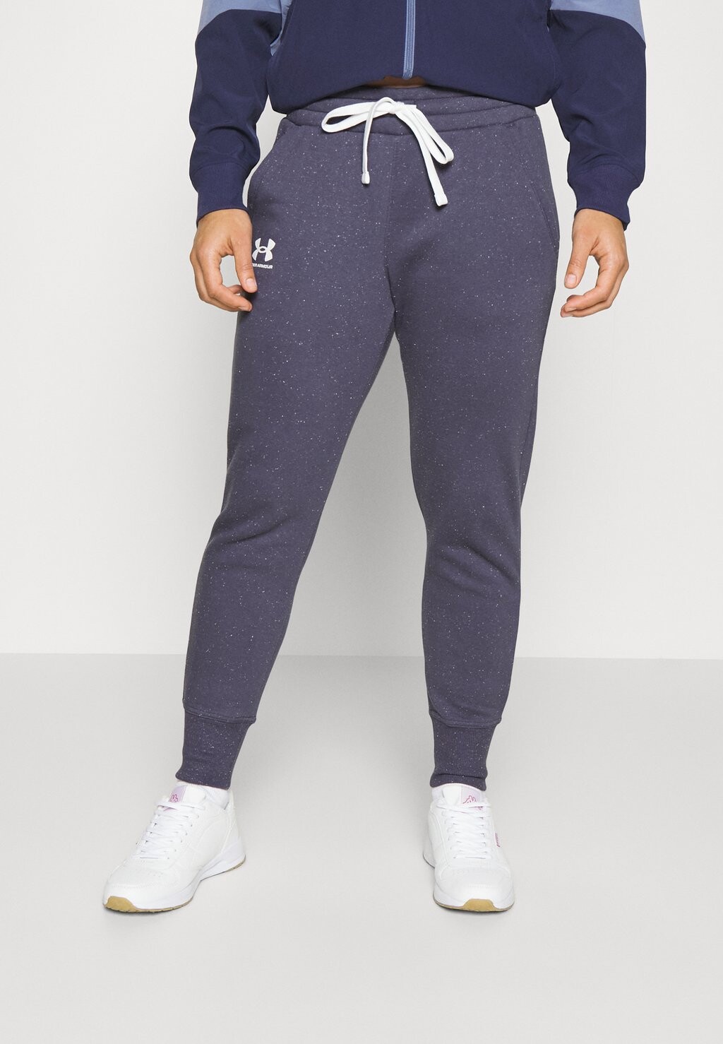 

Спортивные брюки Under Armour Rival, закаленная сталь / белый, Серый