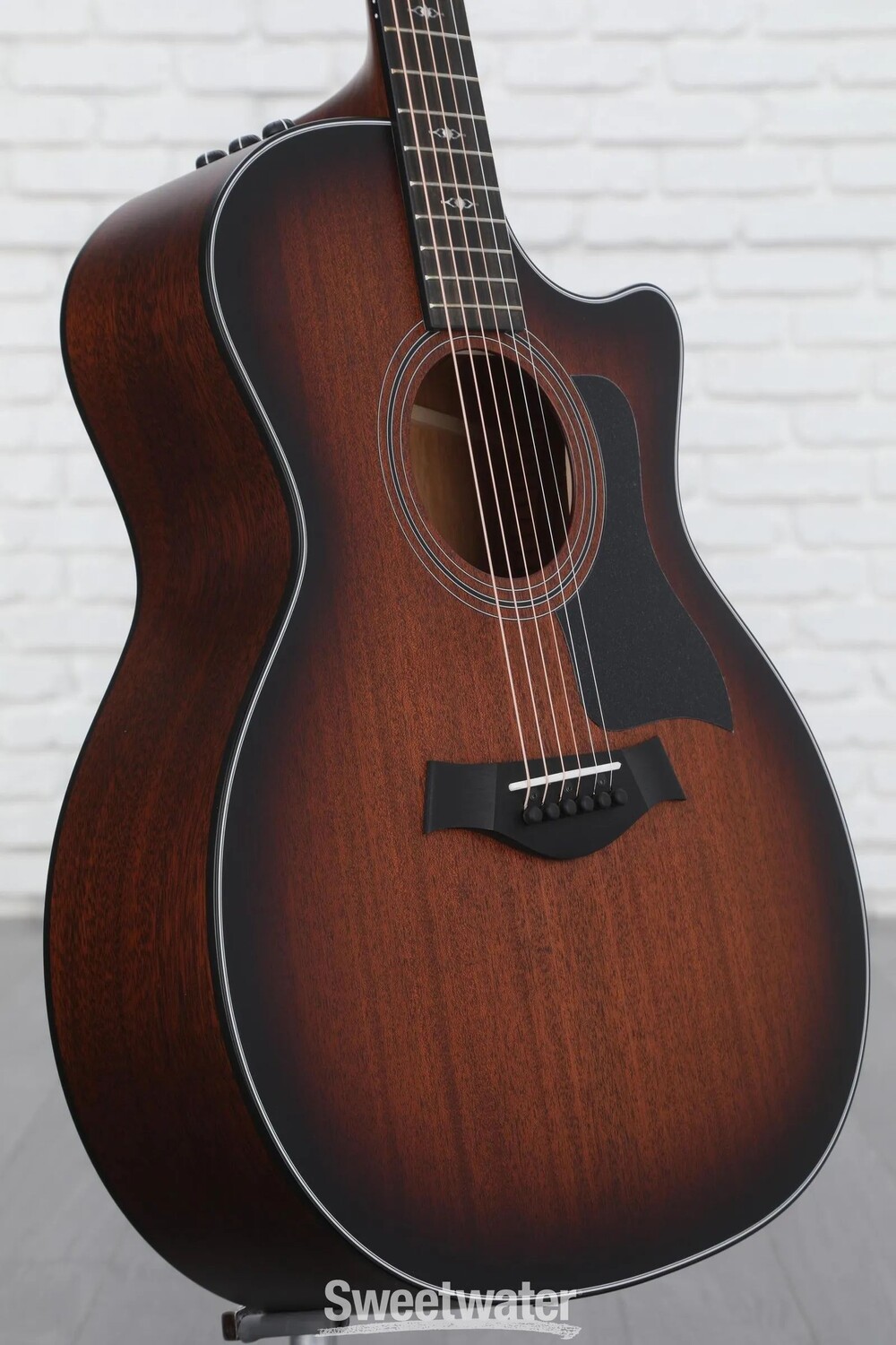 

Акустико-электрическая гитара Taylor 324ce — Shaded Edgeburst