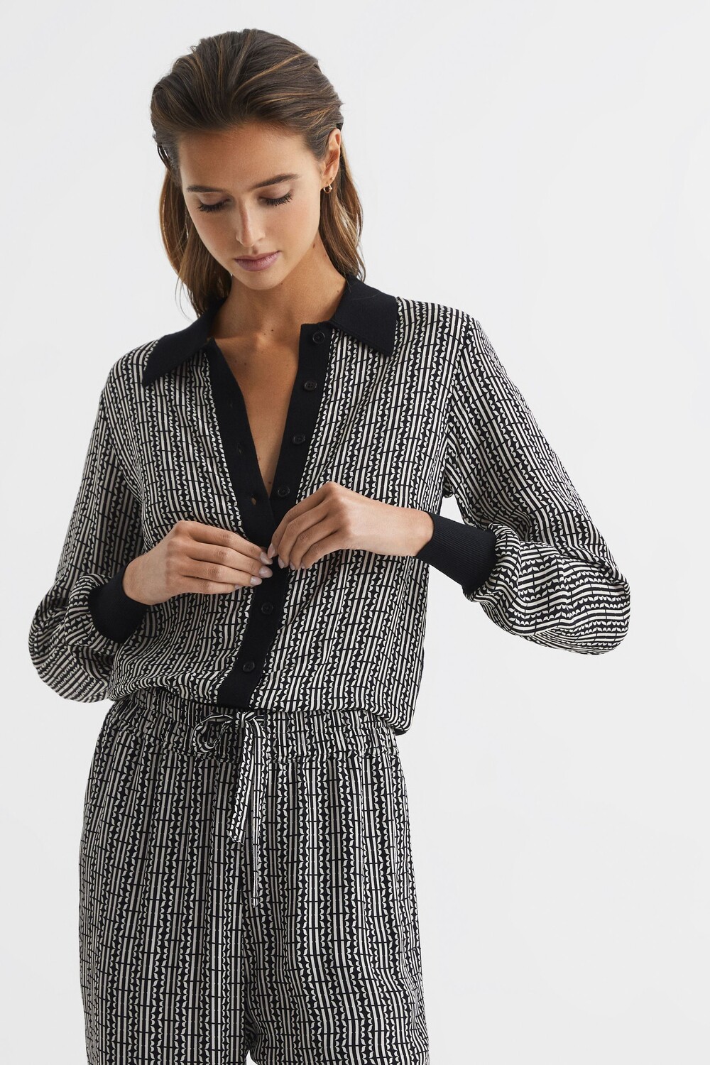 

Трикотажная рубашка Olivia с принтом Reiss, черный