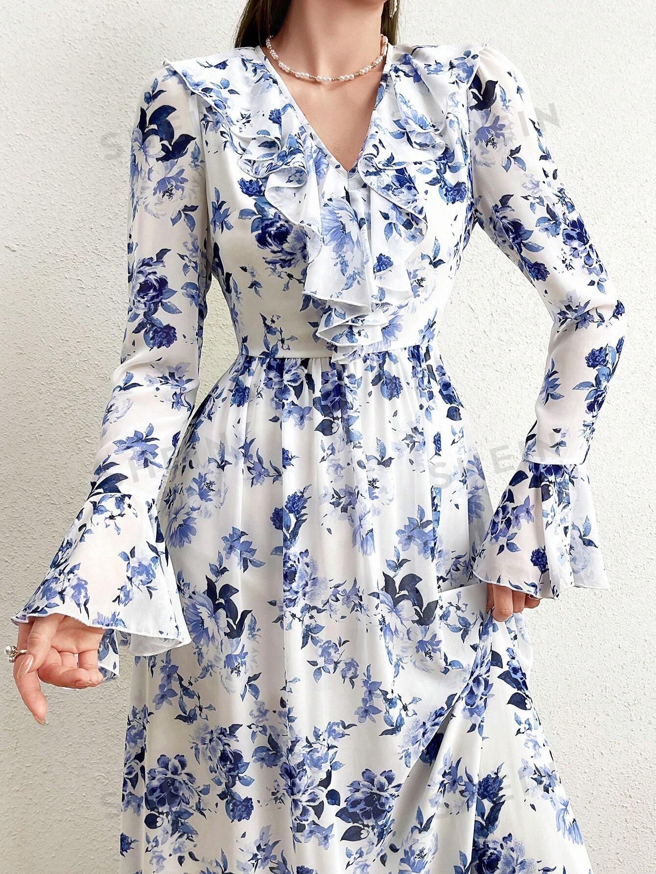 SHEIN Модельное платье с цветочным принтом, рюшами и расклешенными рукавами, синий и белый shein bohofeels женское платье в стиле пэчворк с рюшами и расклешенными рукавами абрикос