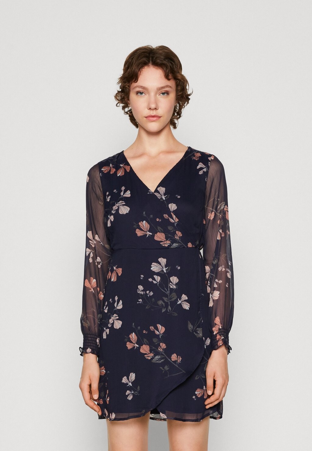 

Дневное платье VMMARYA WRAP SHORT DRESS Vero Moda, цвет navy/hallie