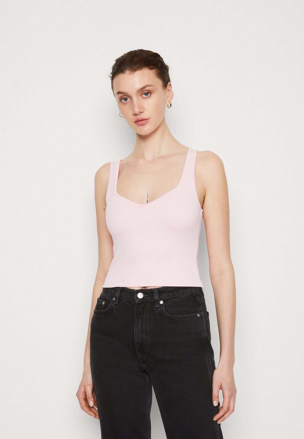 

Топ Abercrombie & Fitch