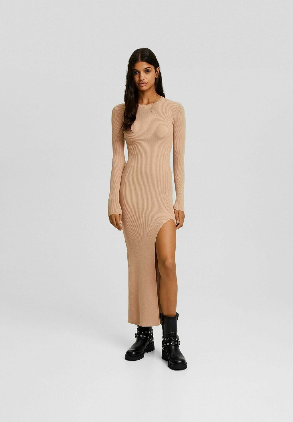 

Вязанное платье Bershka, коричневый