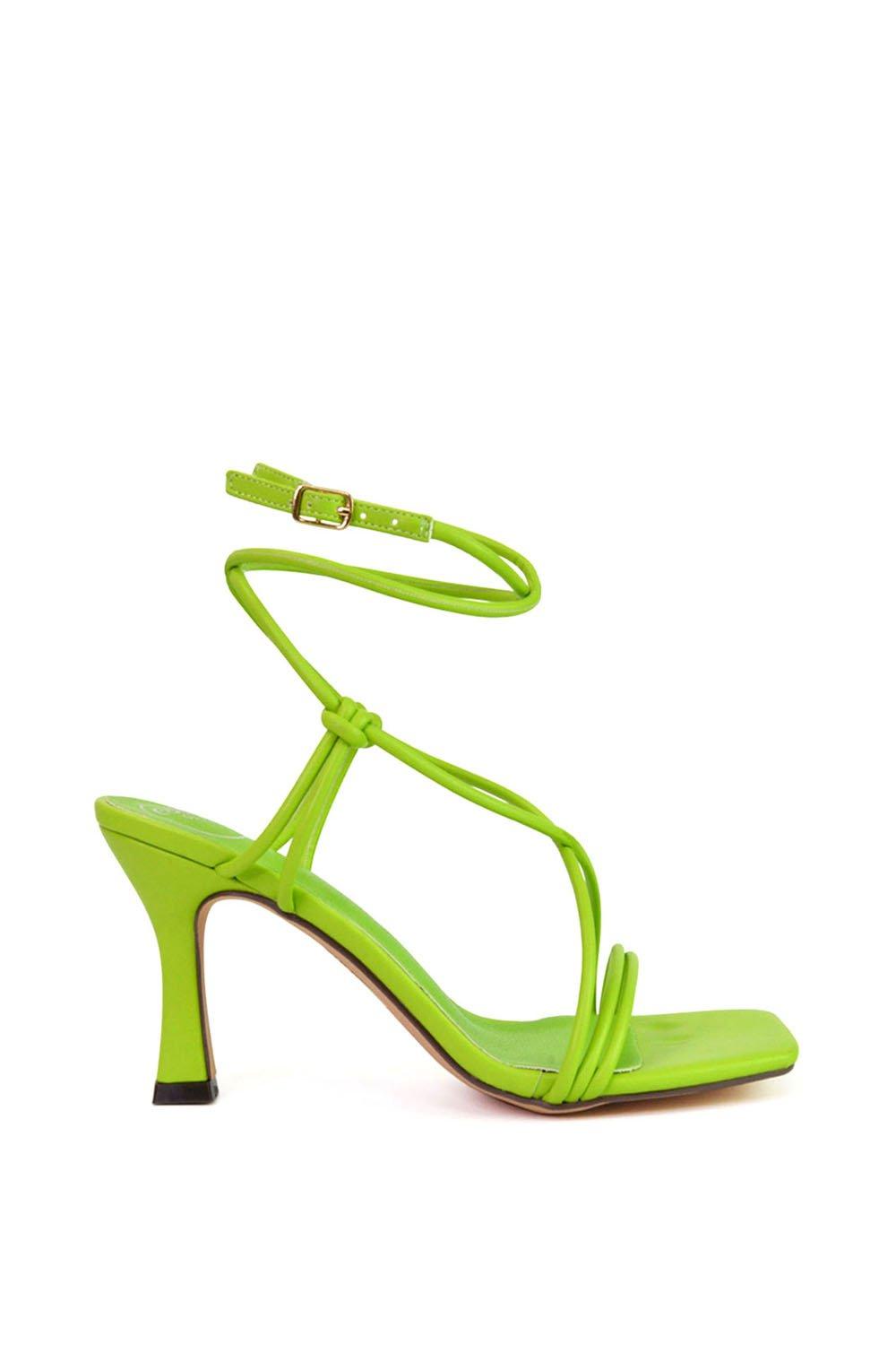 цена Сандалии Carys на среднем высоком каблуке с квадратным носком и пряжкой на шнуровке на шпильке XY London, зеленый