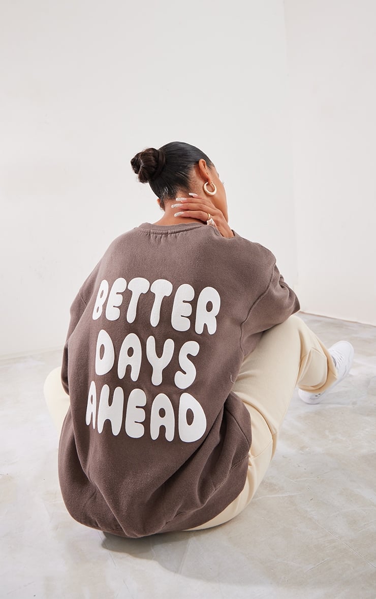 

PrettyLittleThing Свитшот с принтом «Шоколад Better Days Ahead» сзади