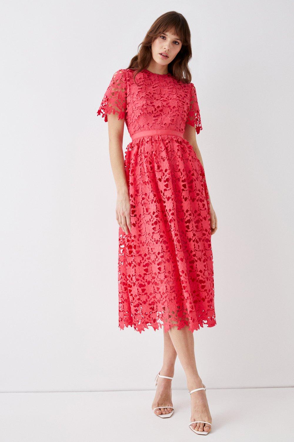 Кружевное платье-миди с расклешенной юбкой Coast, розовый